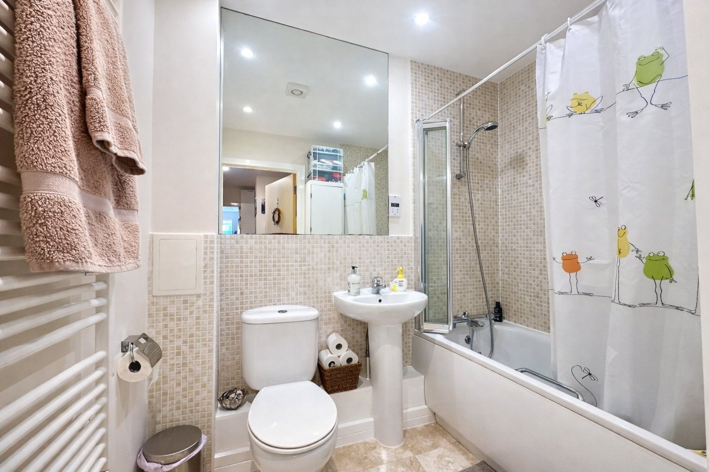2 bedroom property for sale in London | Robinson Jackson