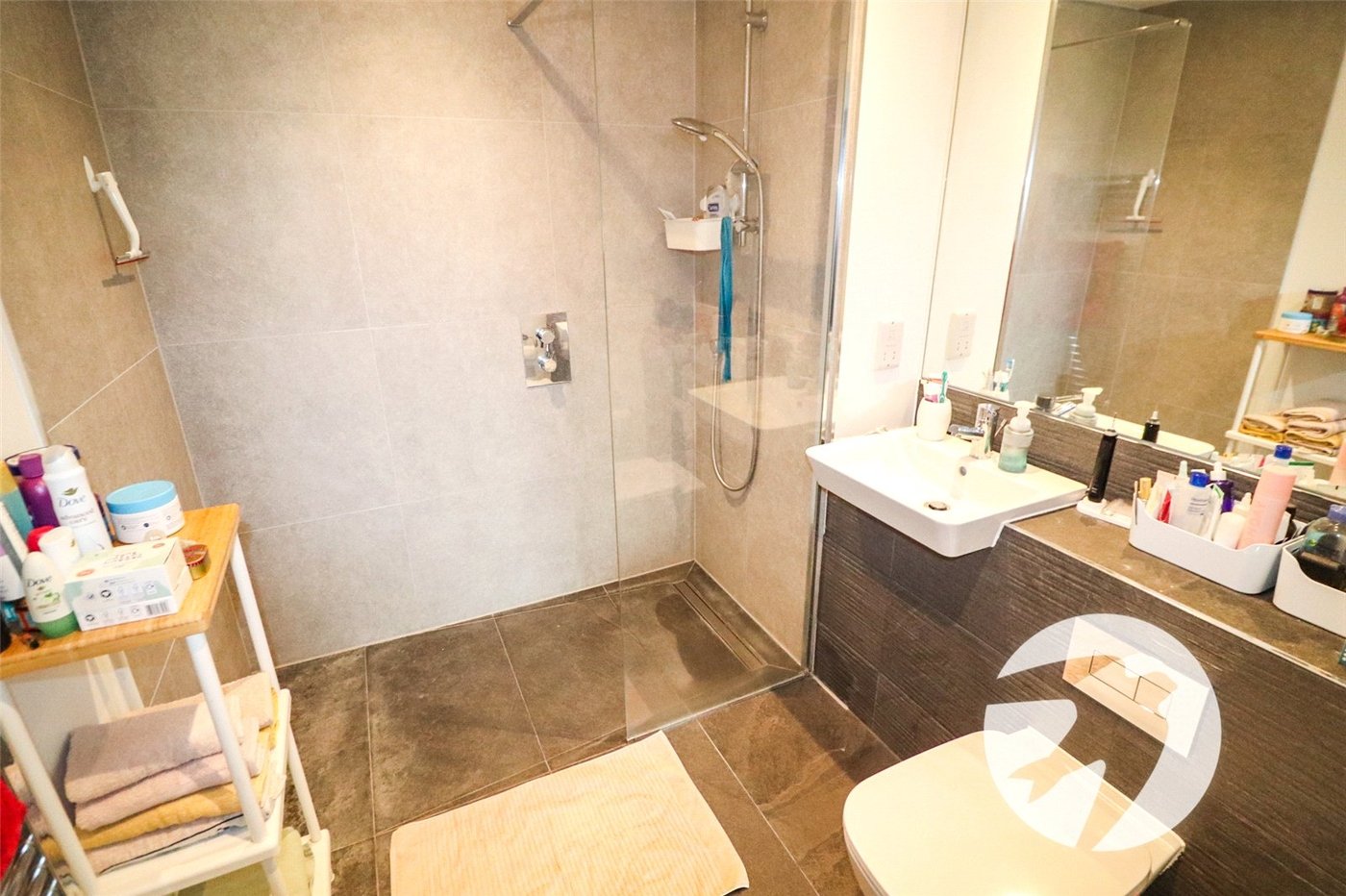 2 bedroom property for sale in London | Robinson Jackson