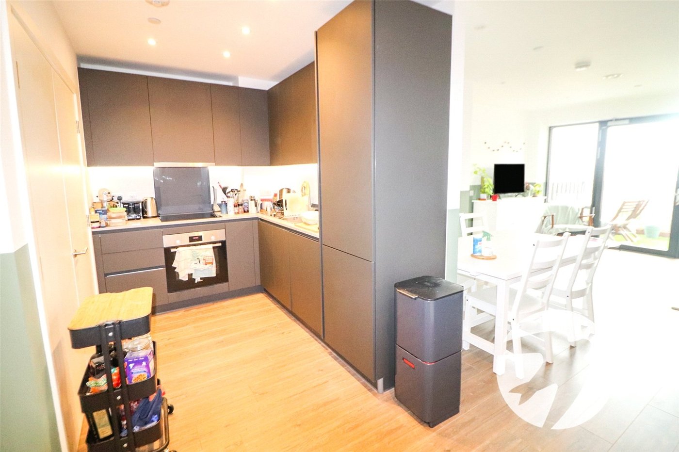 2 bedroom property for sale in London | Robinson Jackson