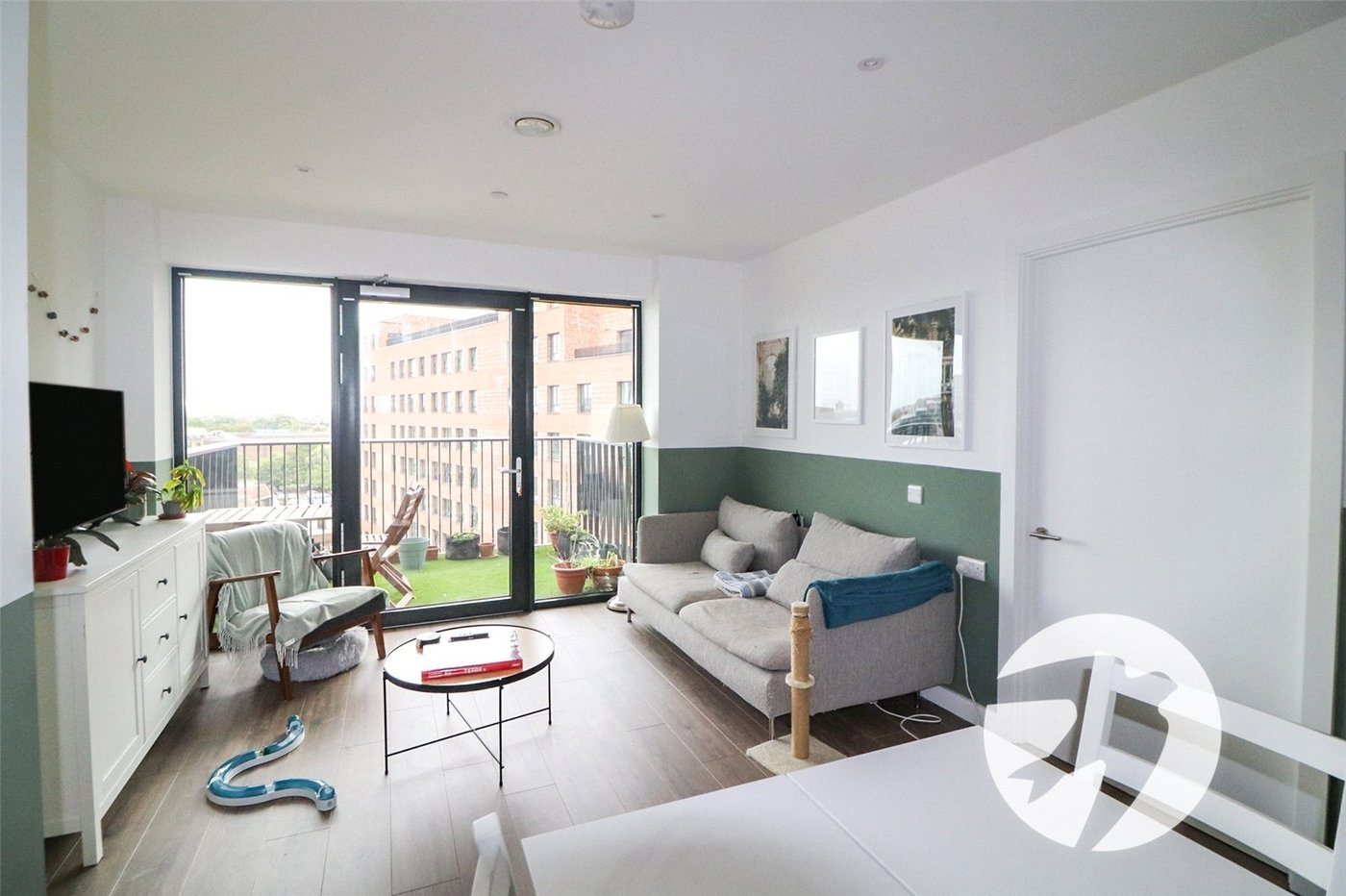 2 bedroom property for sale in London | Robinson Jackson