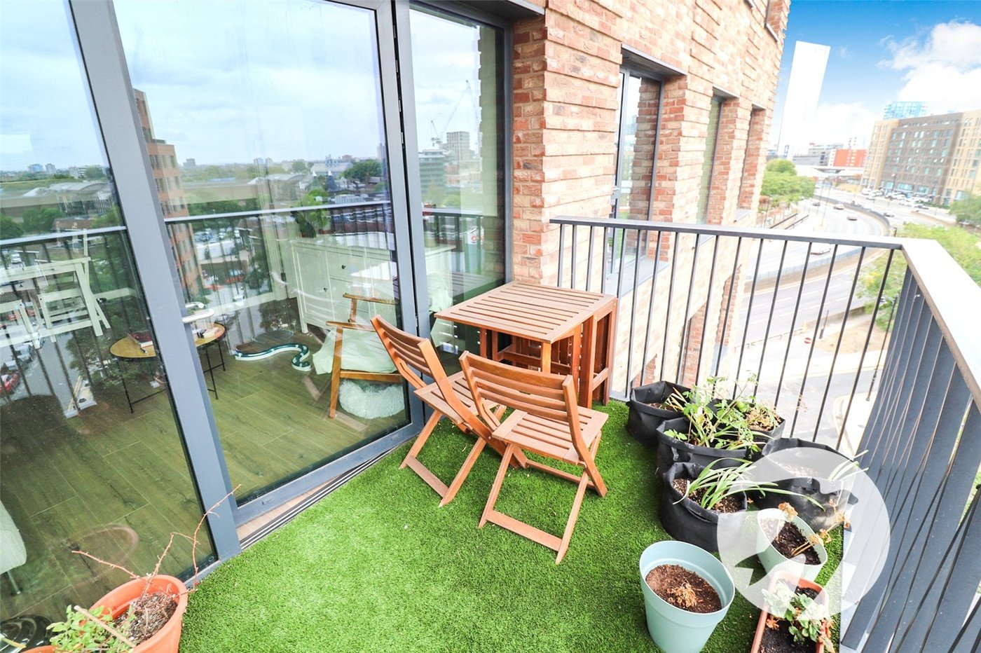 2 bedroom property for sale in London | Robinson Jackson