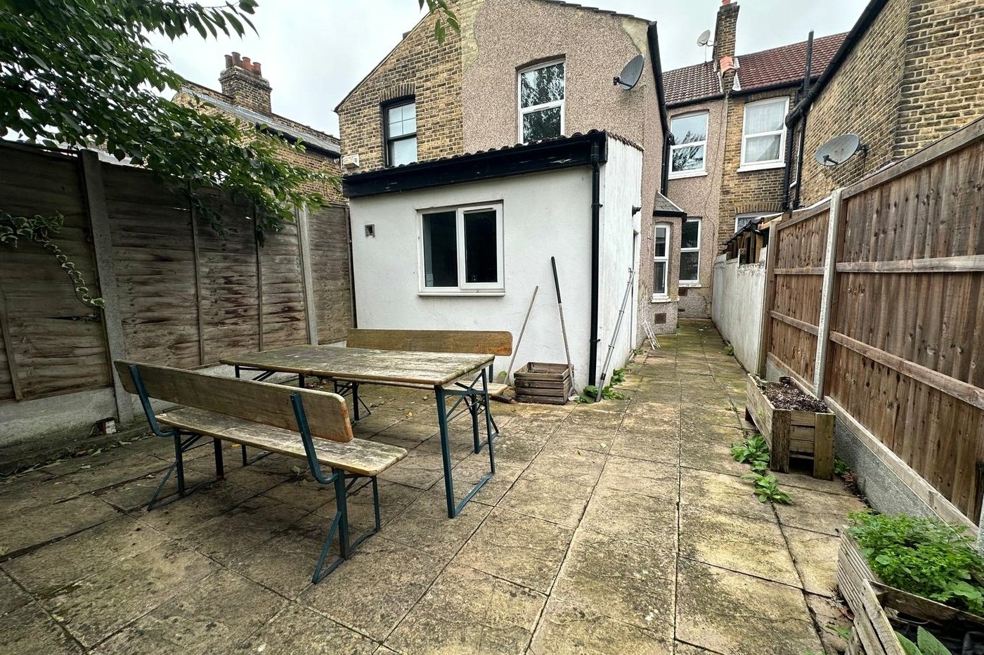 3 bedroom house for sale in London | Robinson Jackson