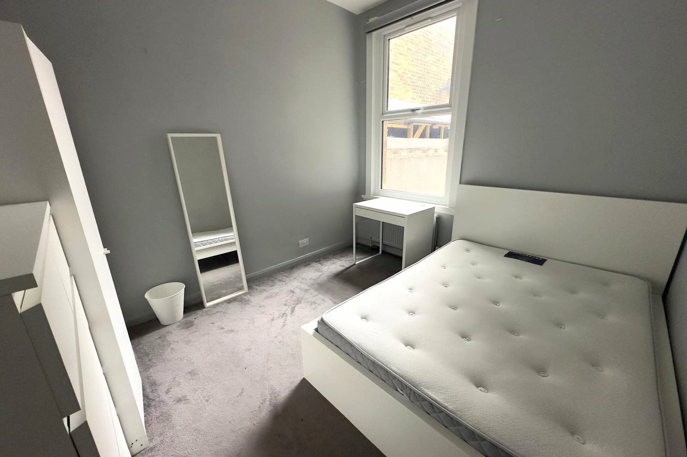 3 bedroom house for sale in London | Robinson Jackson