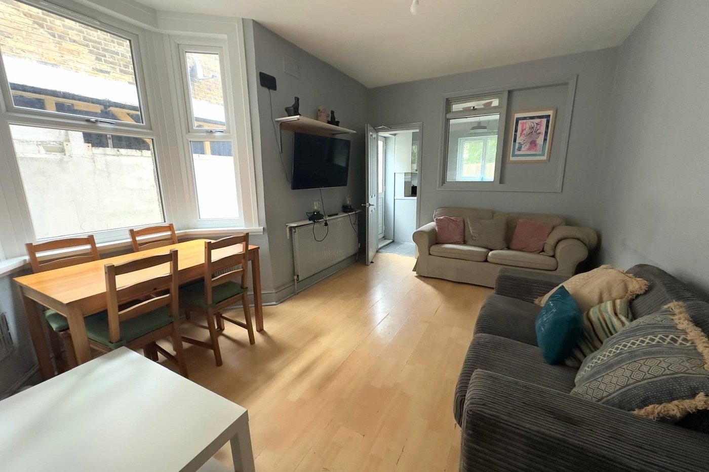 3 bedroom house for sale in London | Robinson Jackson