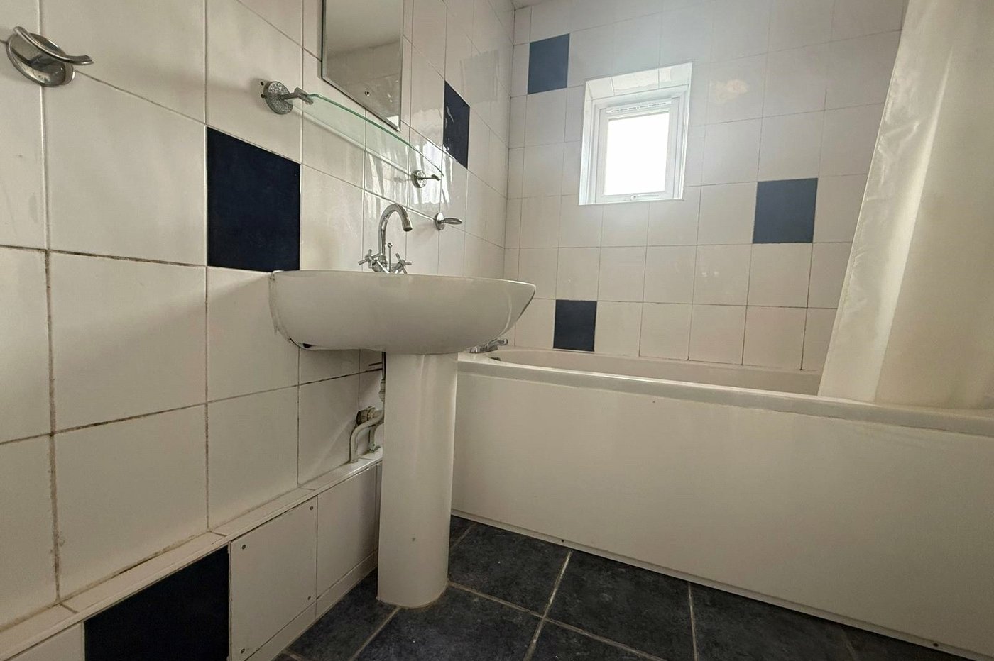 2 bedroom house for sale in Northfleet | Robinson Michael & Jackson