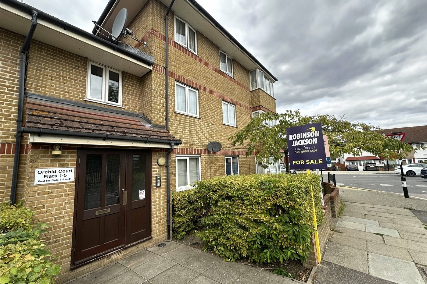 2 bedroom property for sale in Bromley | Robinson Jackson