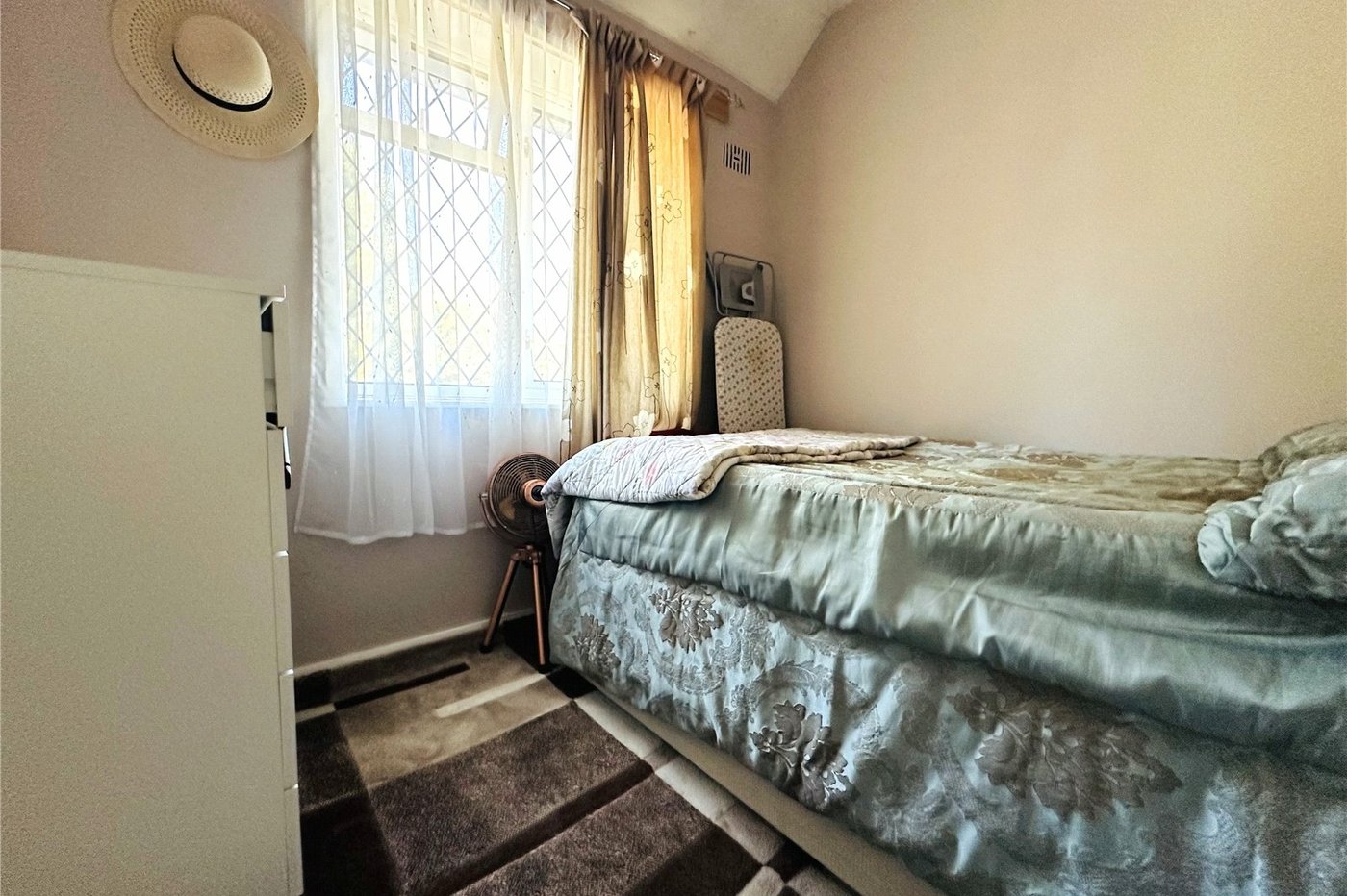 3 bedroom house for sale in Bromley | Robinson Jackson