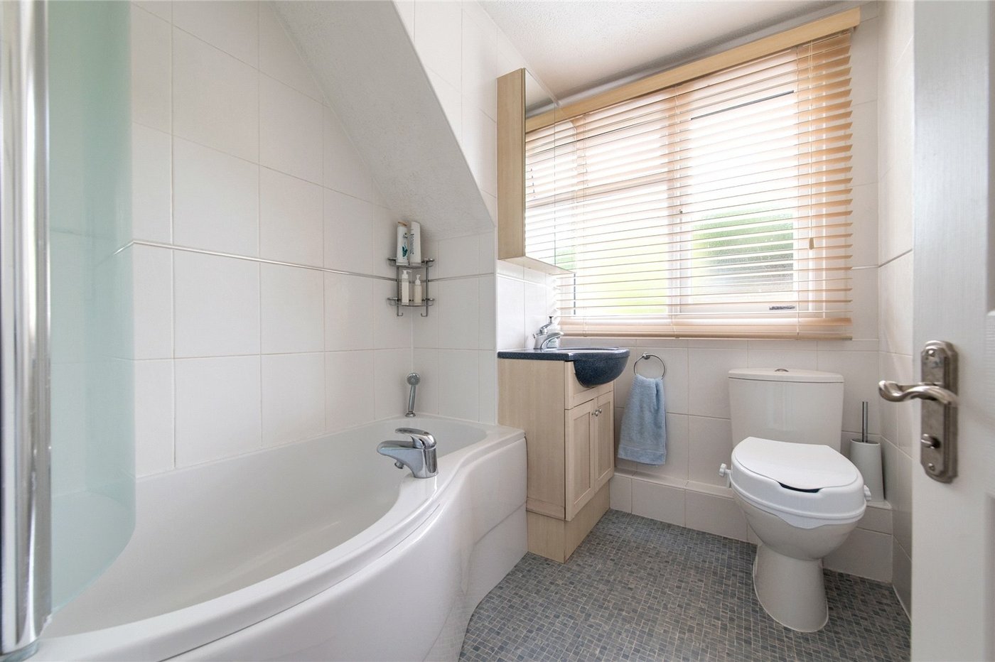 3 bedroom house for sale in Istead Rise | Robinson Michael & Jackson