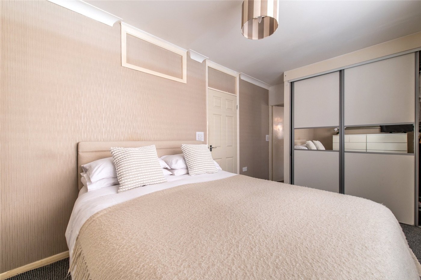 2 bedroom bungalow for sale in Istead Rise | Robinson Michael & Jackson