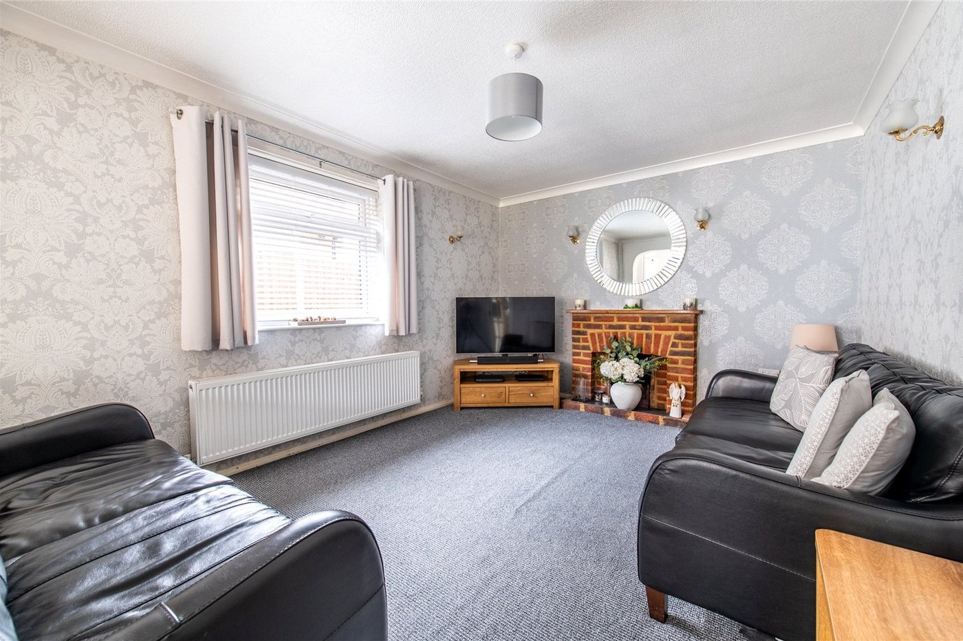 2 bedroom bungalow for sale in Istead Rise | Robinson Michael & Jackson