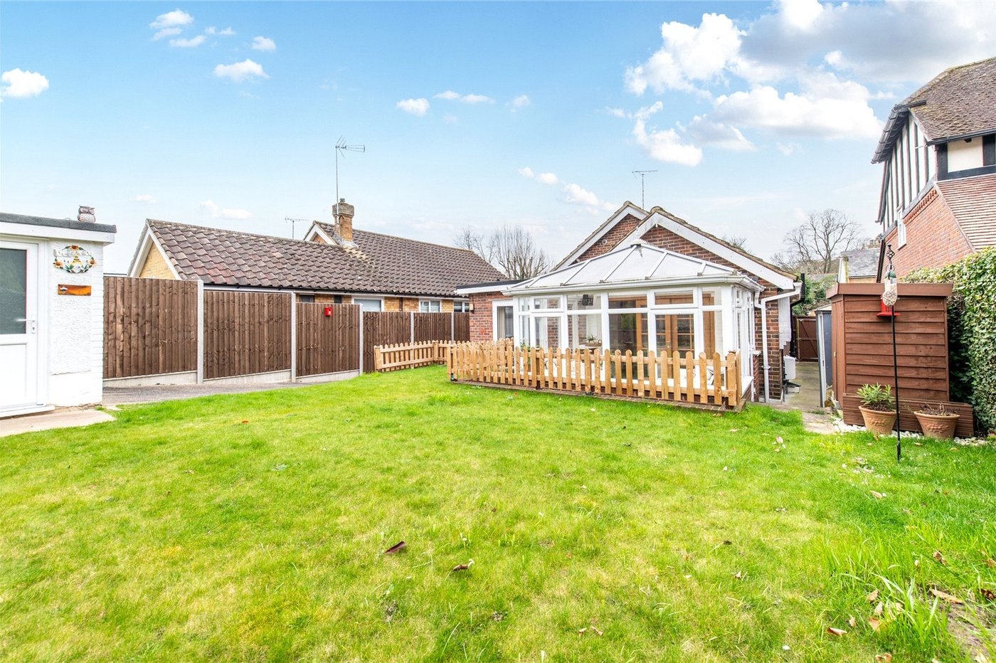 2 bedroom bungalow for sale in Istead Rise | Robinson Michael & Jackson