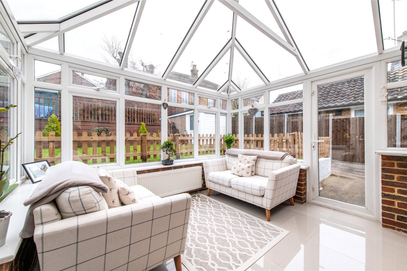 2 bedroom bungalow for sale in Istead Rise | Robinson Michael & Jackson