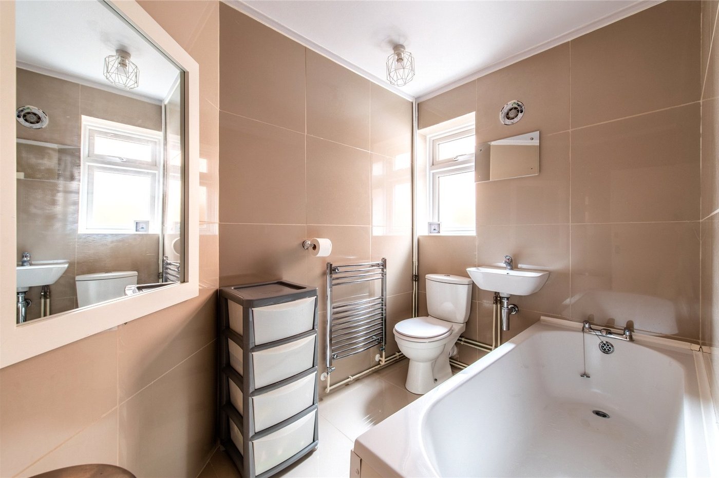 2 bedroom bungalow for sale in Istead Rise | Robinson Michael & Jackson