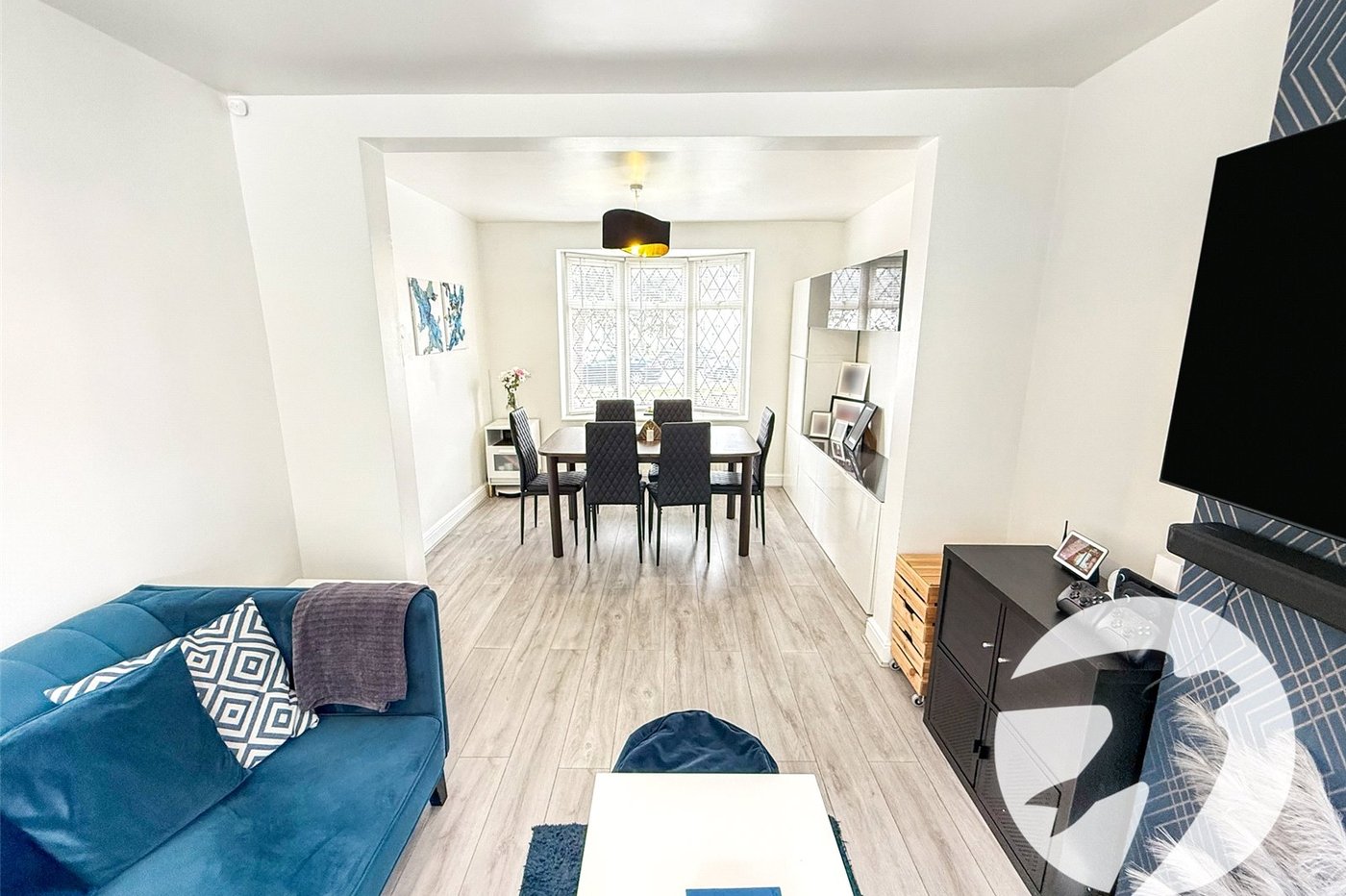 2 bedroom house for sale in London | Robinson Jackson