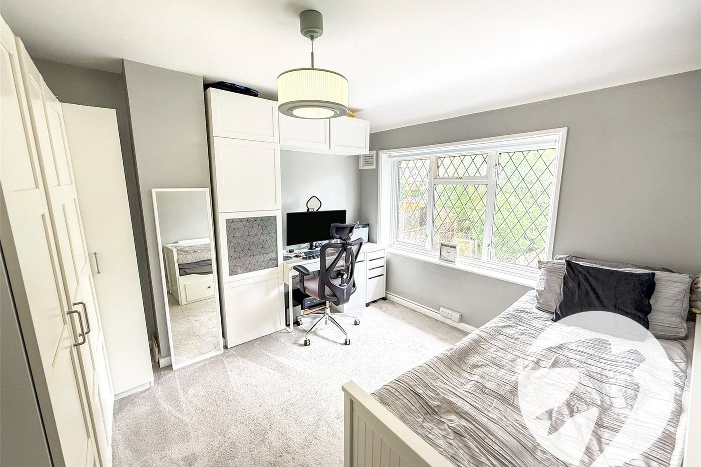 2 bedroom house for sale in London | Robinson Jackson