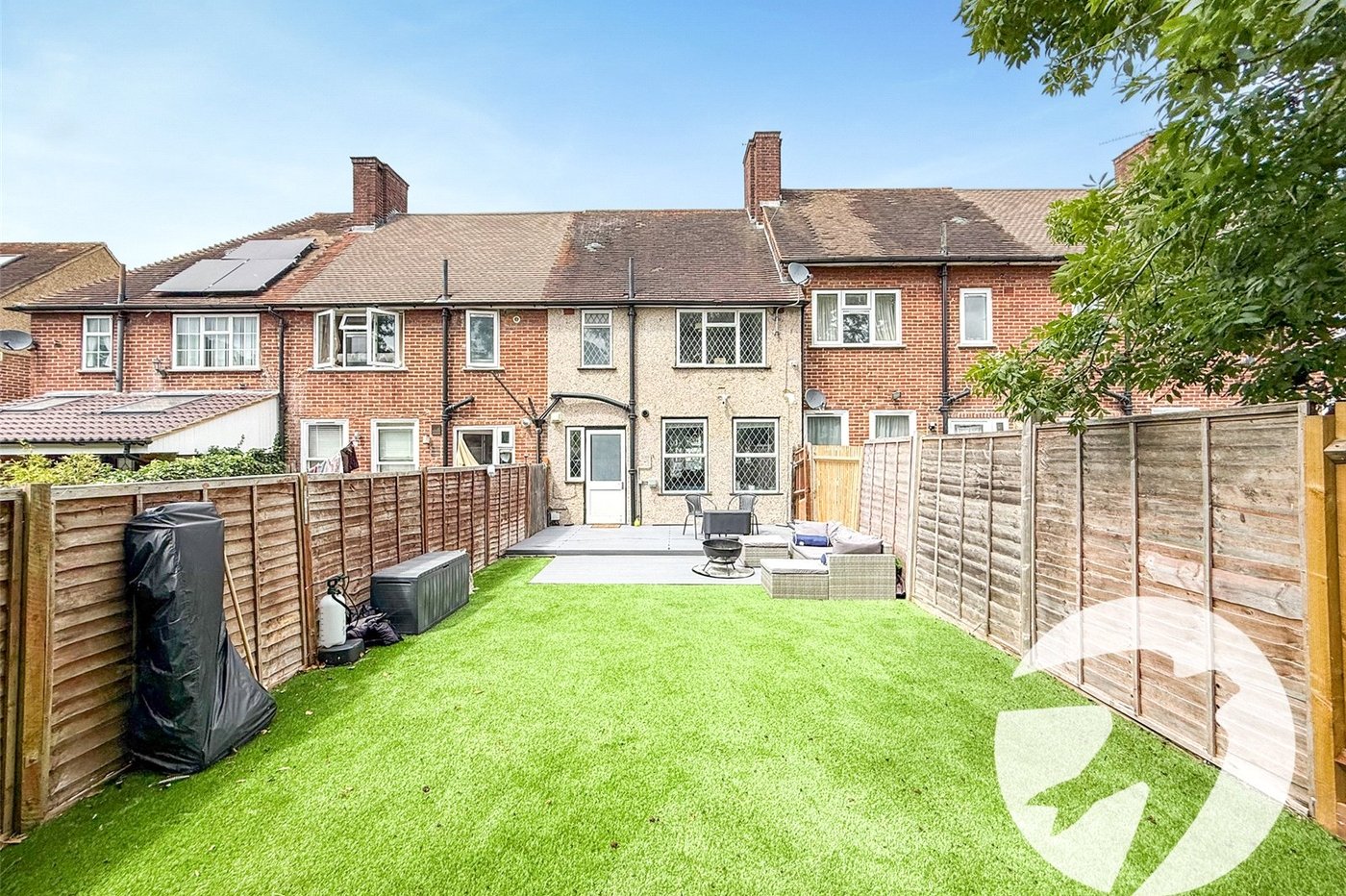2 bedroom house for sale in London | Robinson Jackson