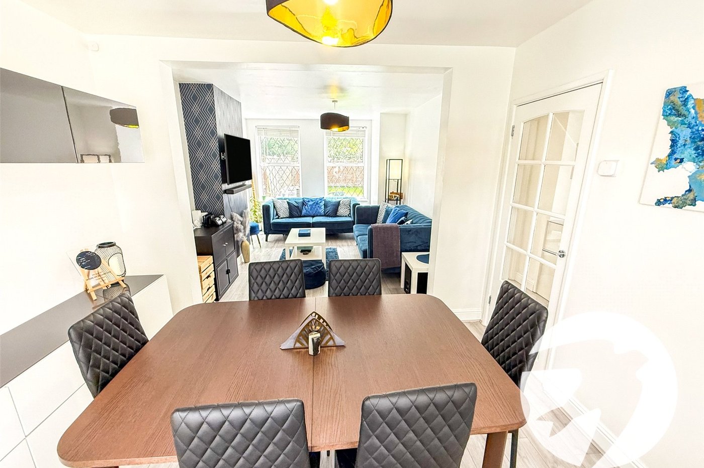 2 bedroom house for sale in London | Robinson Jackson