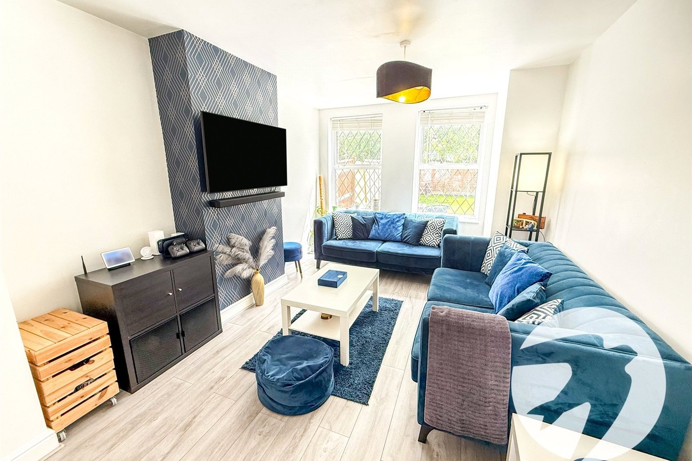 2 bedroom house for sale in London | Robinson Jackson