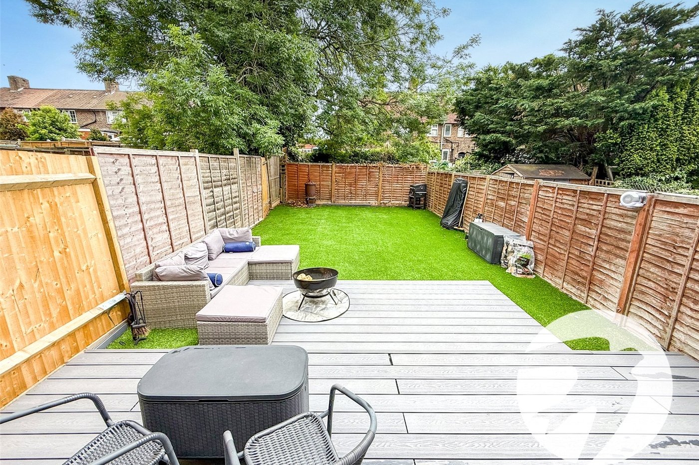 2 bedroom house for sale in London | Robinson Jackson