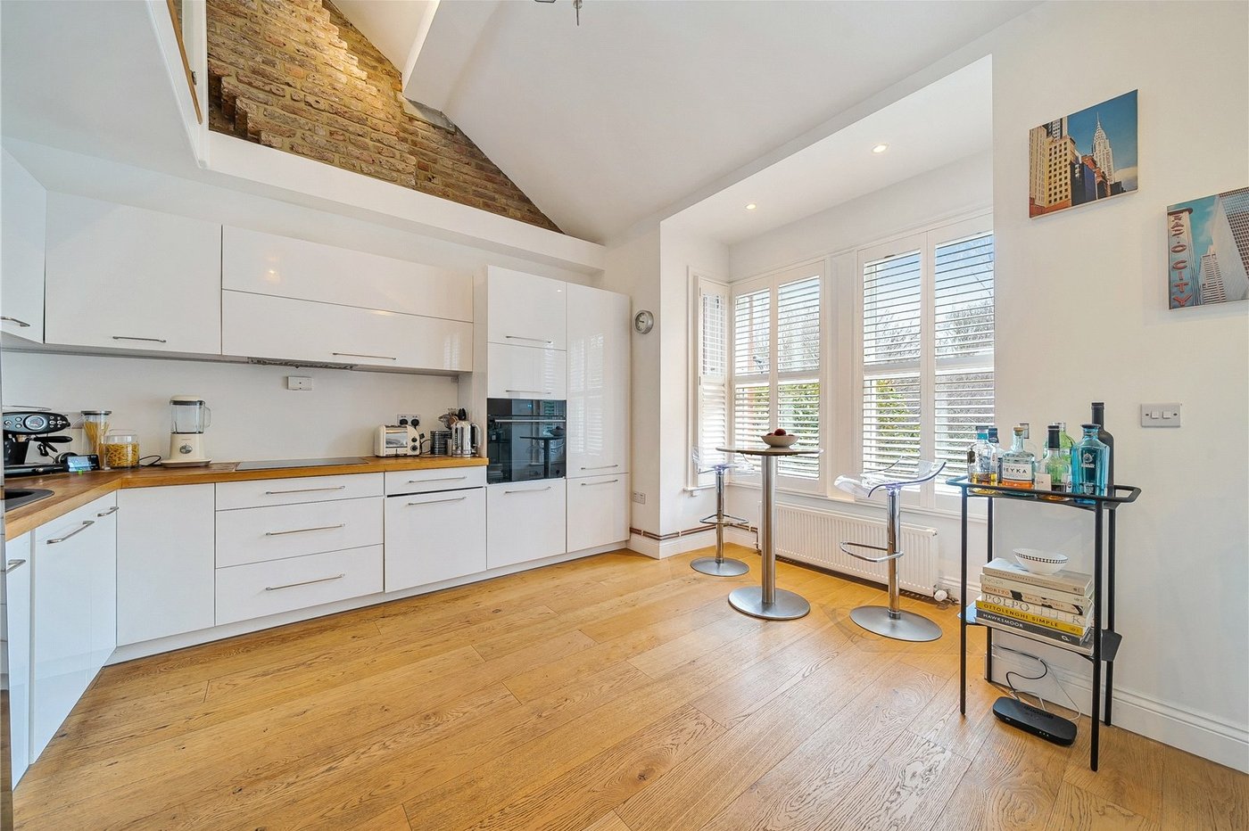 3 bedroom property for sale in London | Robinson Jackson