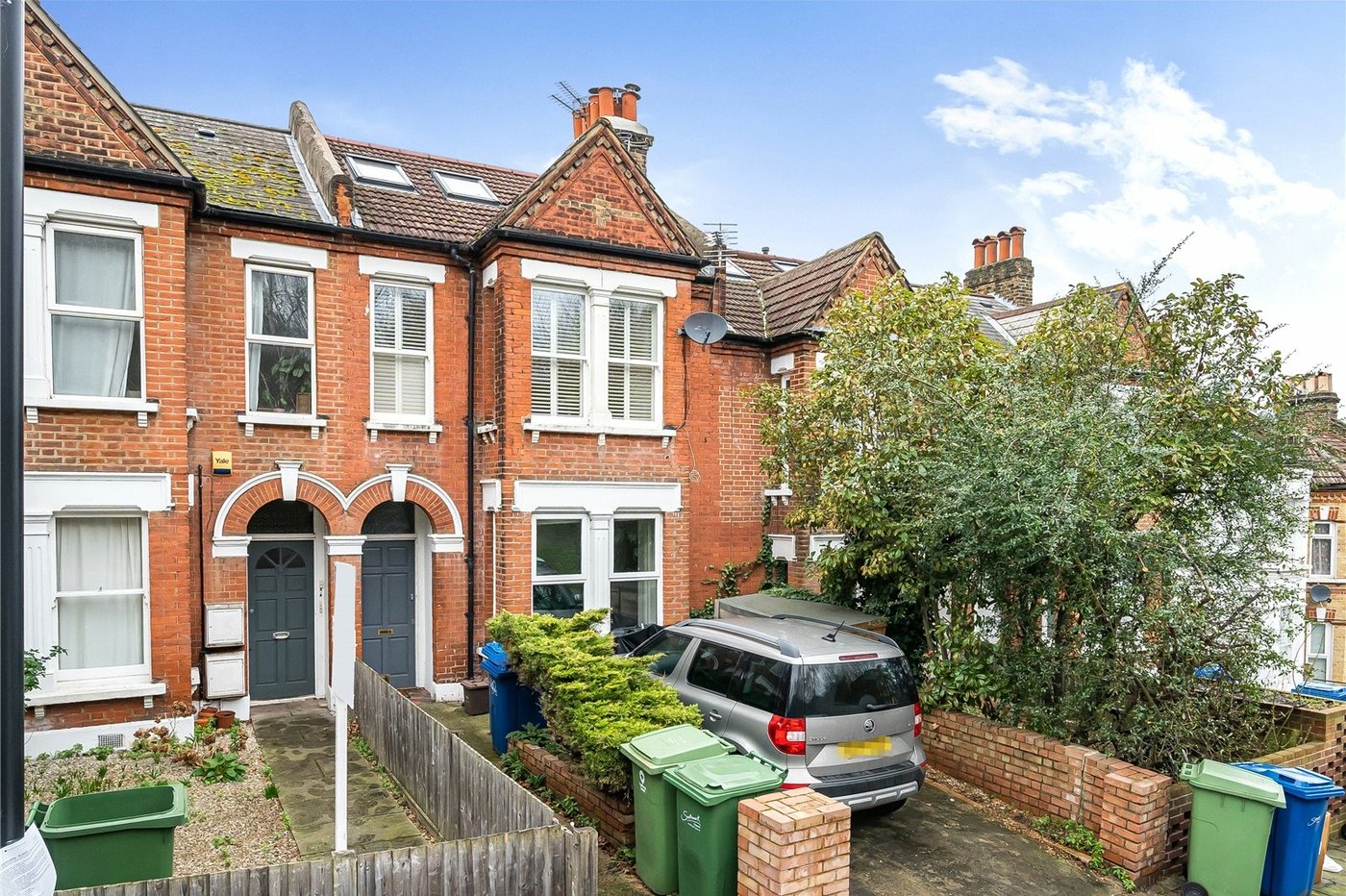 3 bedroom property for sale in London | Robinson Jackson
