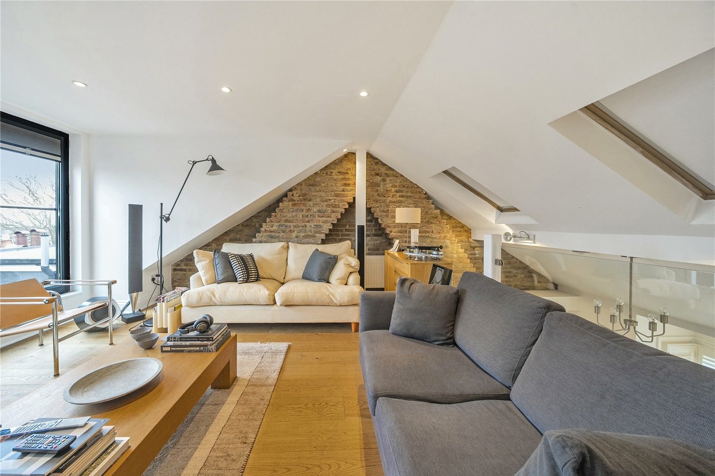 3 bedroom property for sale in London | Robinson Jackson