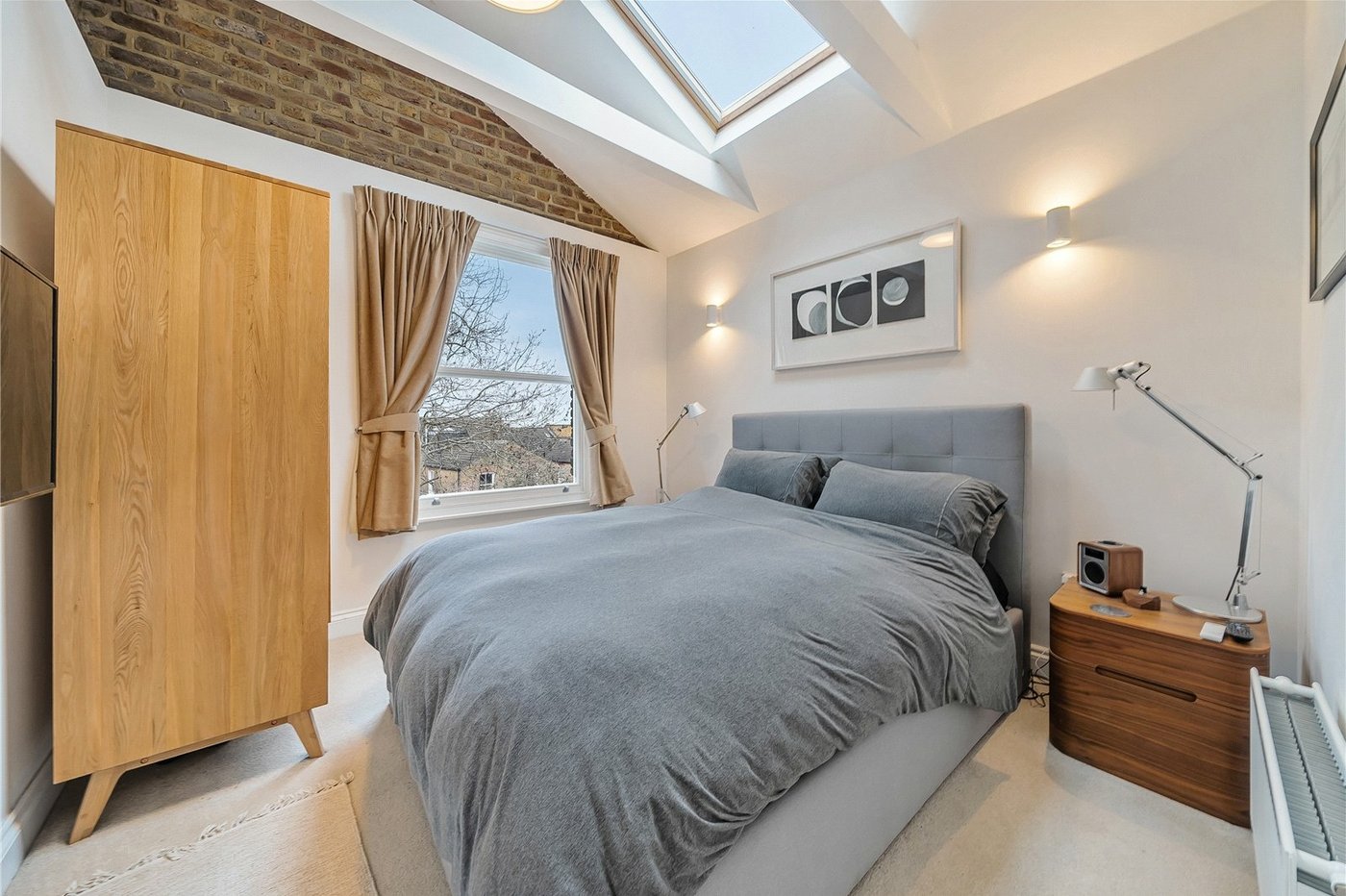 3 bedroom property for sale in London | Robinson Jackson