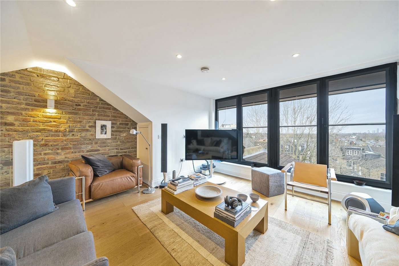 3 bedroom property for sale in London | Robinson Jackson