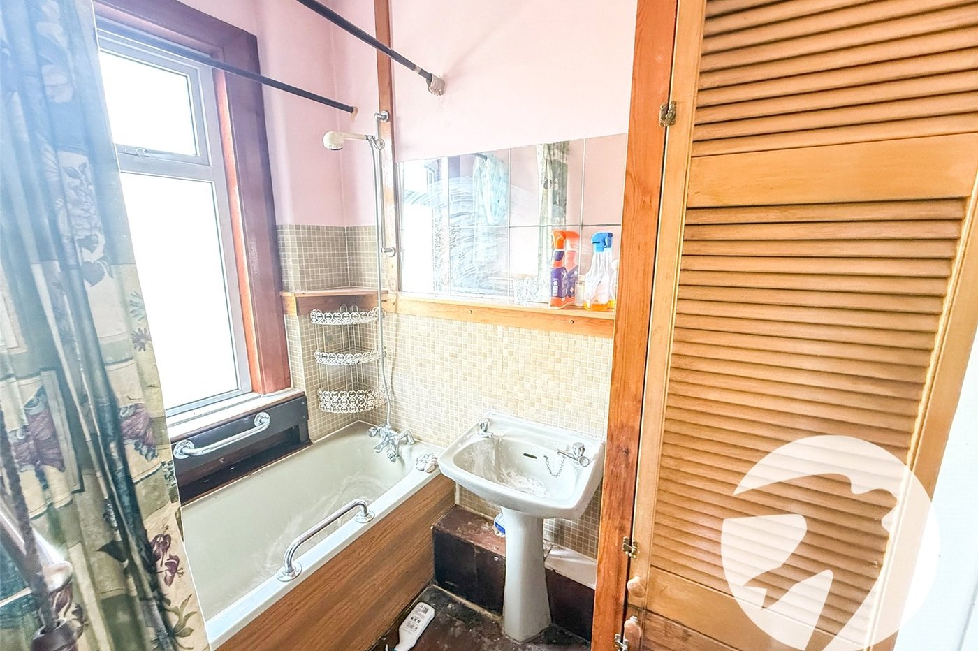 3 bedroom house for sale in London | Robinson Jackson