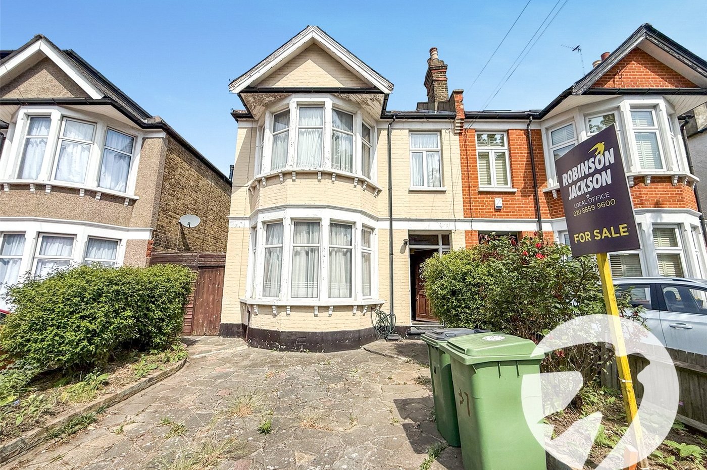 3 bedroom house for sale in London | Robinson Jackson