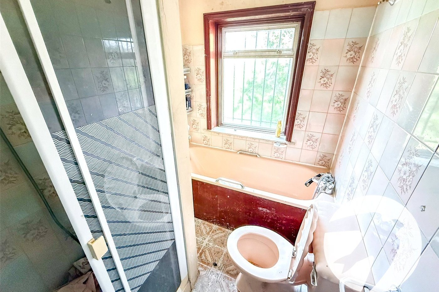 3 bedroom house for sale in London | Robinson Jackson