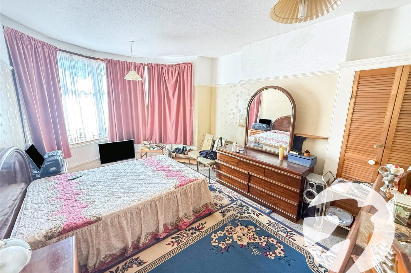 3 bedroom house for sale in London | Robinson Jackson