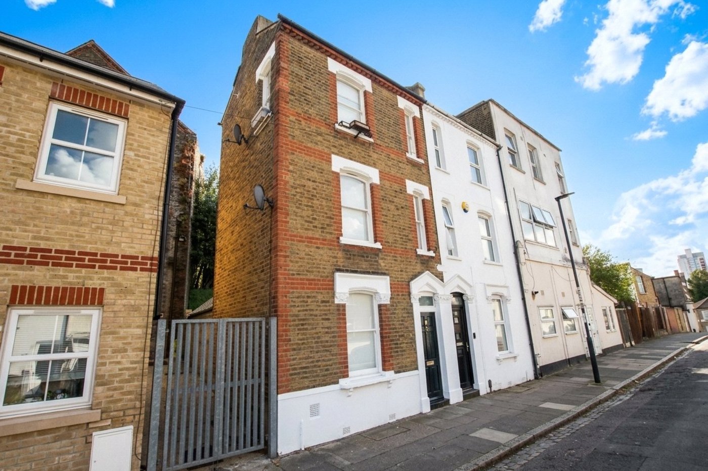 2 bedroom house for sale in Plumstead Common | Robinson Jackson