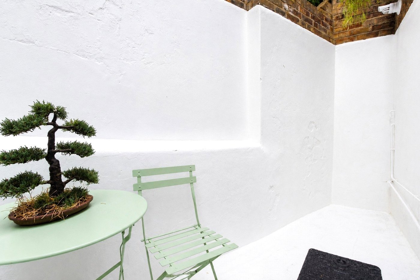 2 bedroom house for sale in Plumstead Common | Robinson Jackson