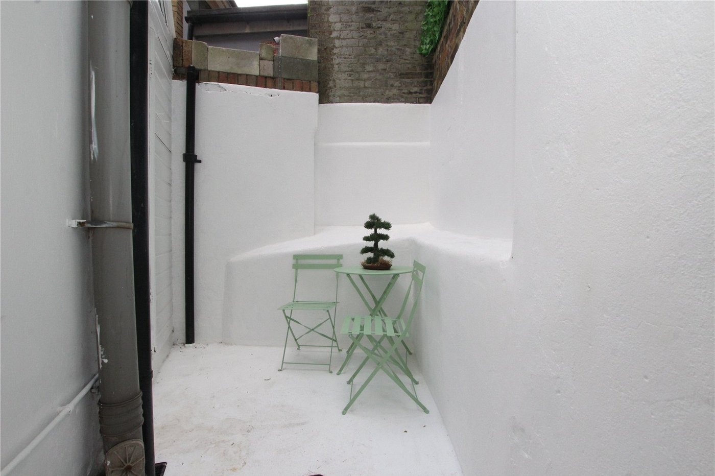 2 bedroom house for sale in Plumstead Common | Robinson Jackson