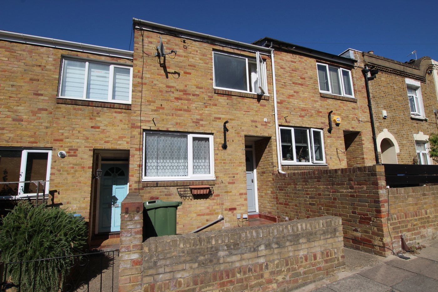 2 bedroom house for sale in Plumstead | Robinson Jackson