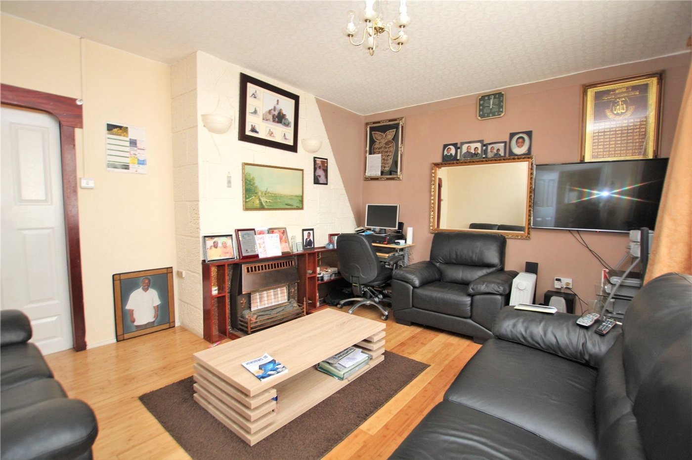 3 bedroom house for sale in London | Robinson Jackson