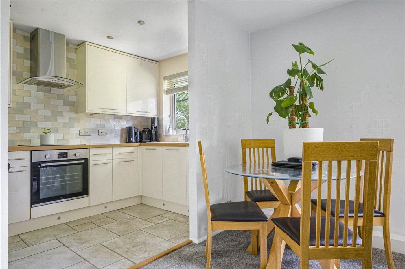 2 bedroom property for sale in Orpington | Robinson Jackson