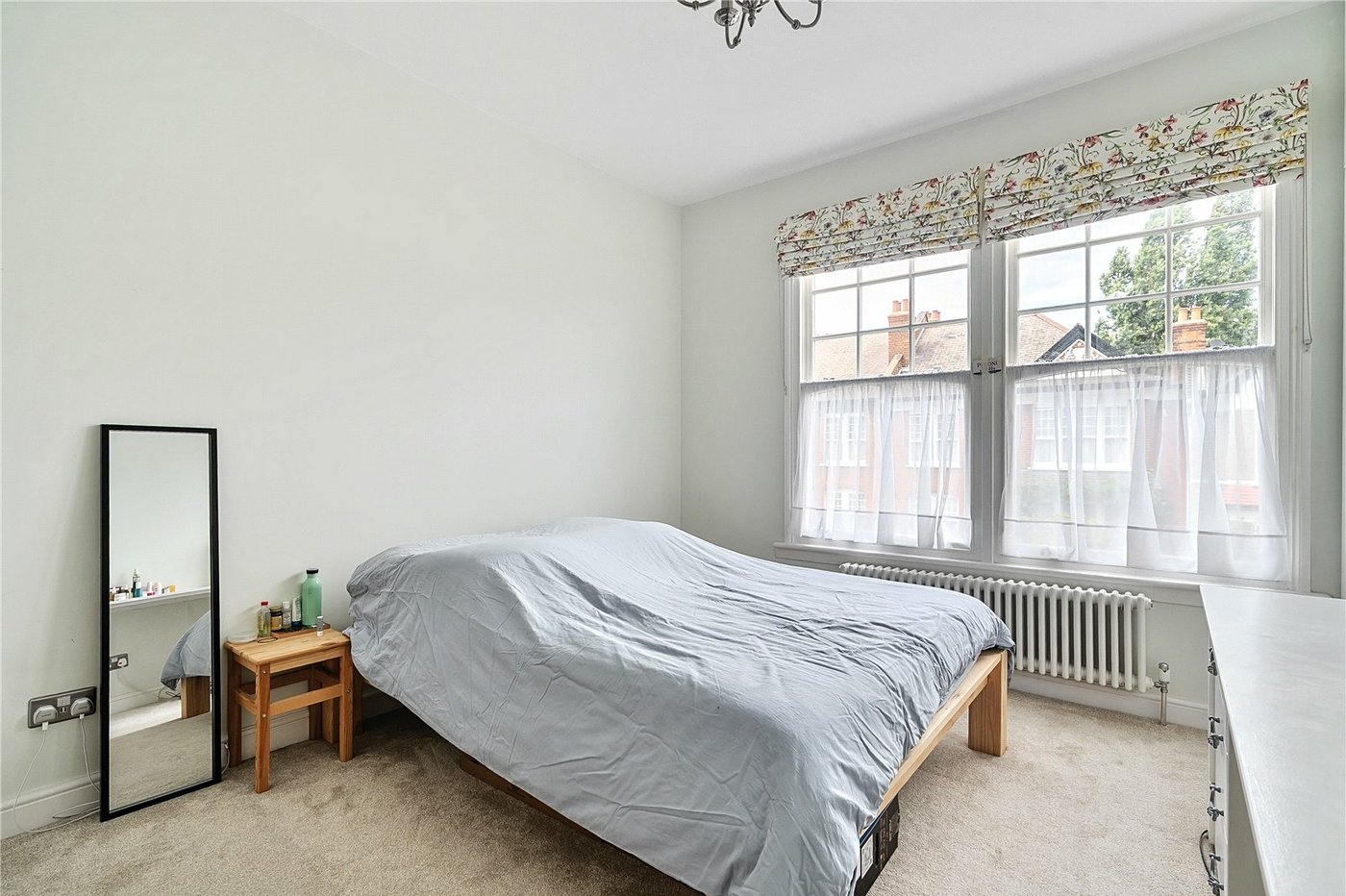 2 bedroom property for sale in London | Robinson Jackson