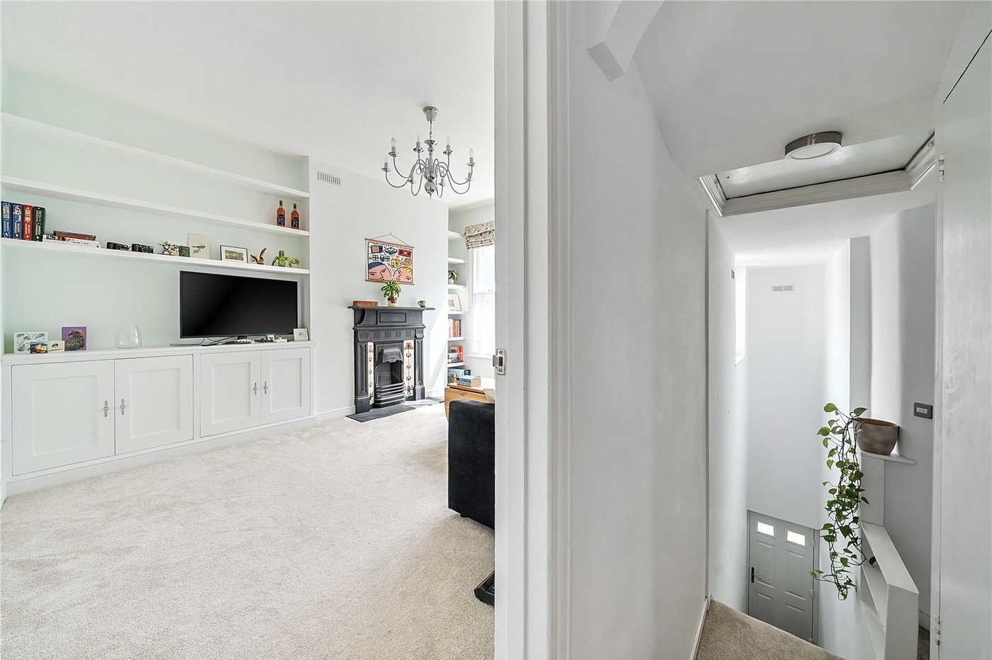 2 bedroom property for sale in London | Robinson Jackson