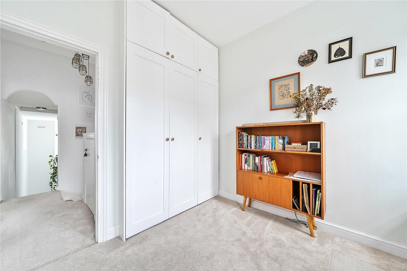 2 bedroom property for sale in London | Robinson Jackson