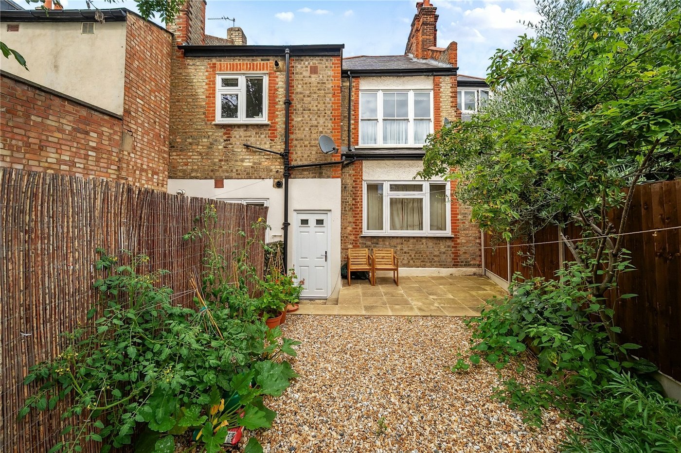 2 bedroom property for sale in London | Robinson Jackson