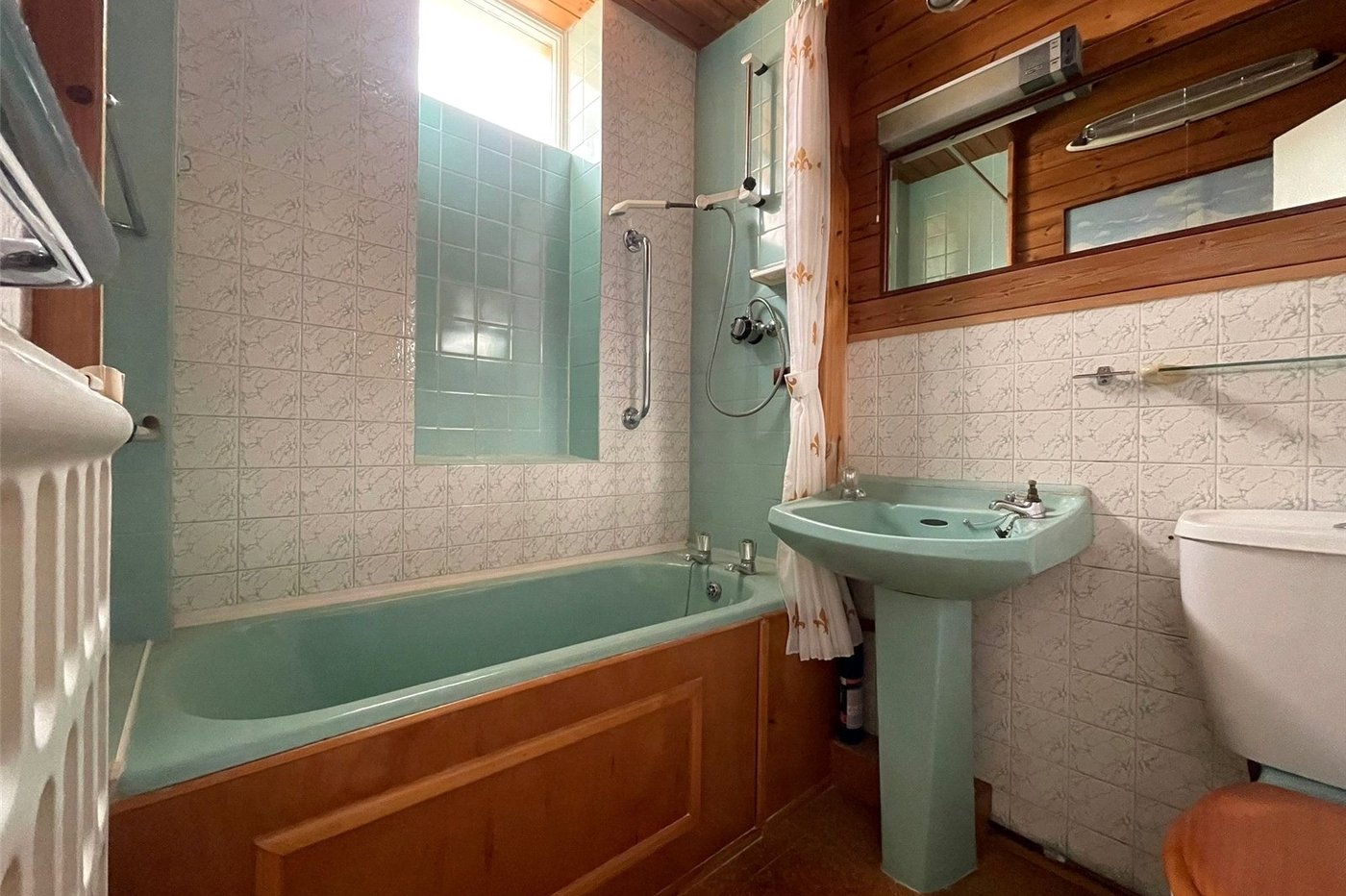 2 bedroom bungalow for sale in Twydall | Robinson Michael & Jackson