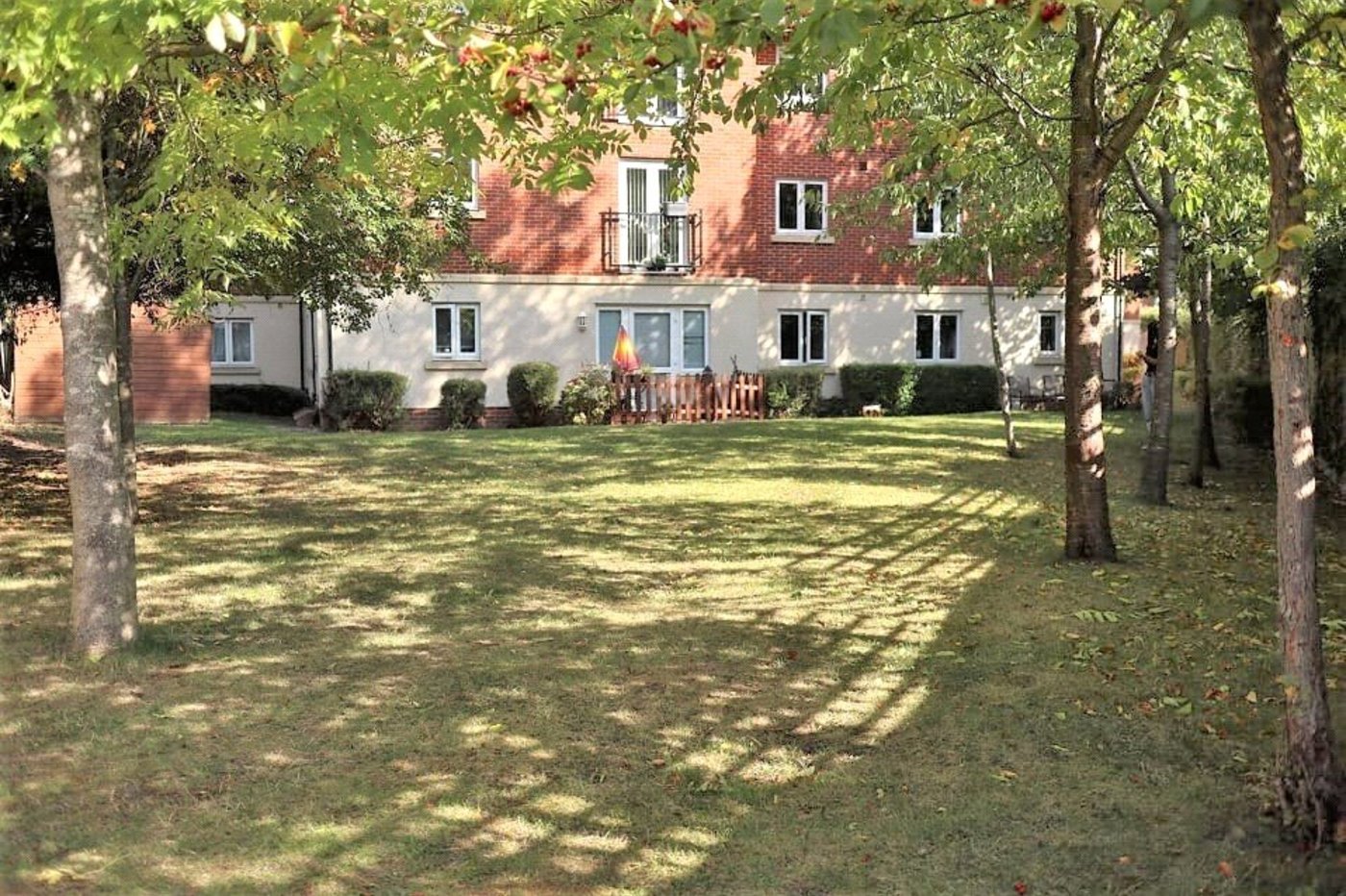 2 bedroom property for sale in New Eltham | Robinson Jackson