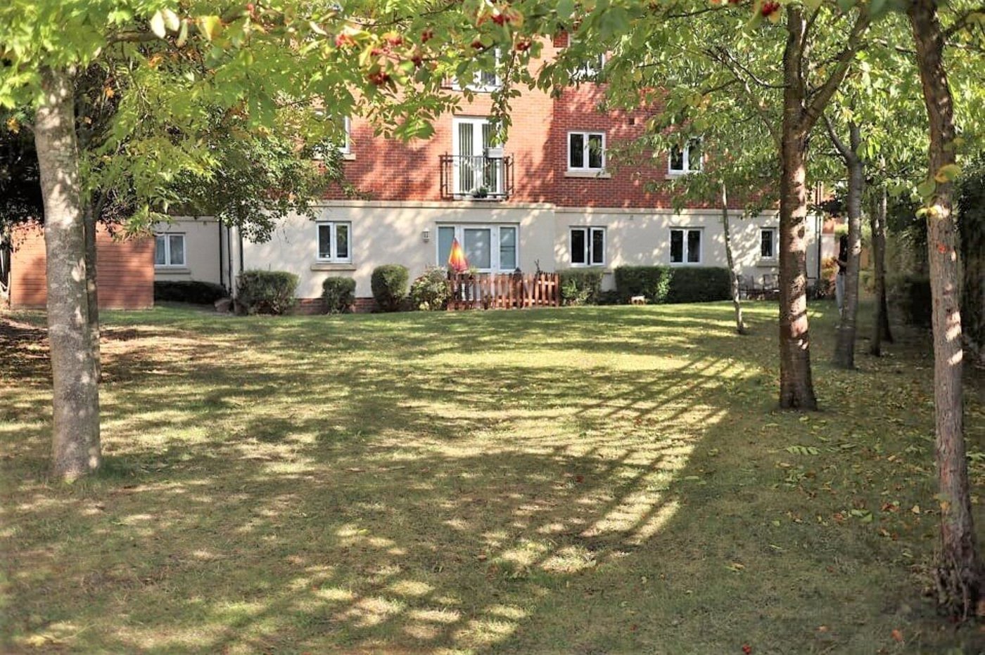 2 bedroom property for sale in New Eltham | Robinson Jackson