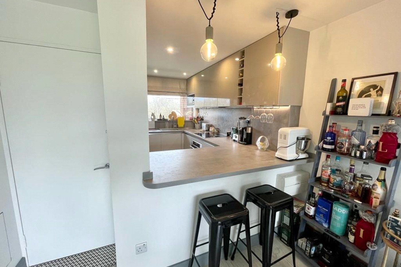 2 bedroom property for sale in Green Street Green | Robinson Jackson