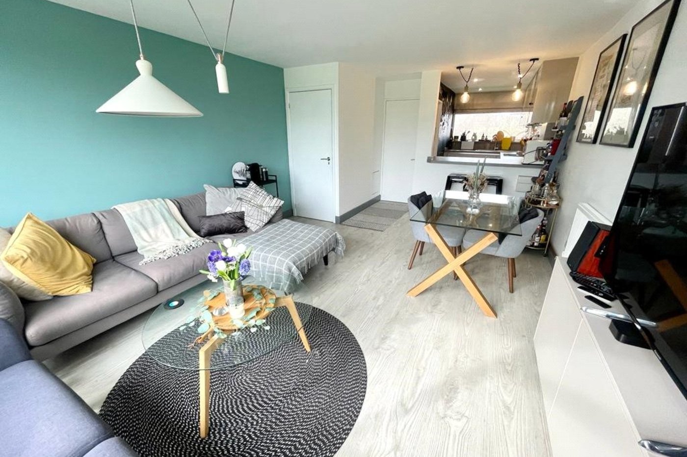 2 bedroom property for sale in Green Street Green | Robinson Jackson