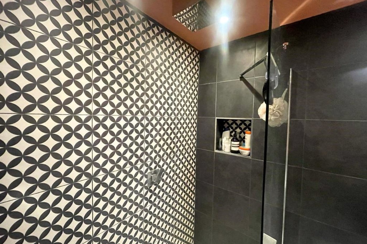 2 bedroom property for sale in Green Street Green | Robinson Jackson