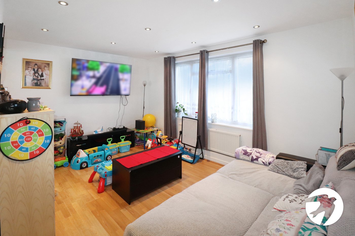 3 bedroom house for sale in London | Robinson Jackson