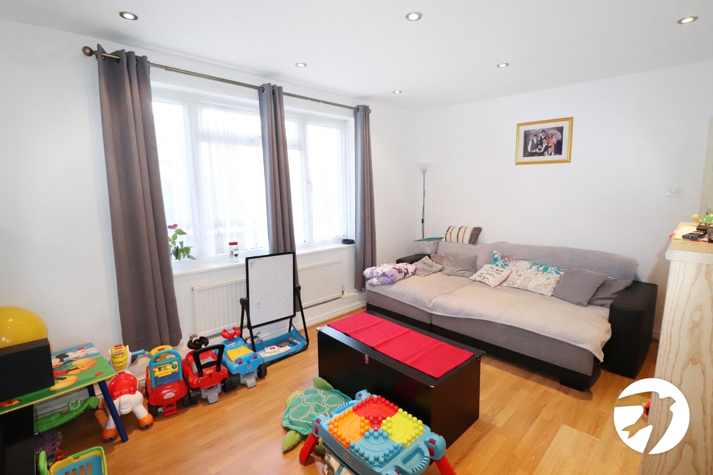 3 bedroom house for sale in London | Robinson Jackson